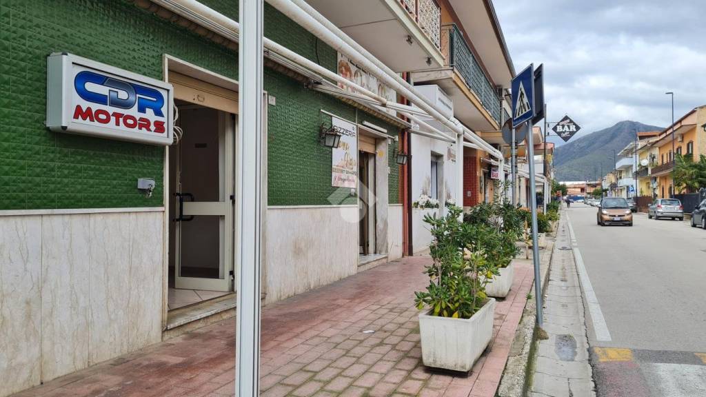 negozio in affitto a Curti