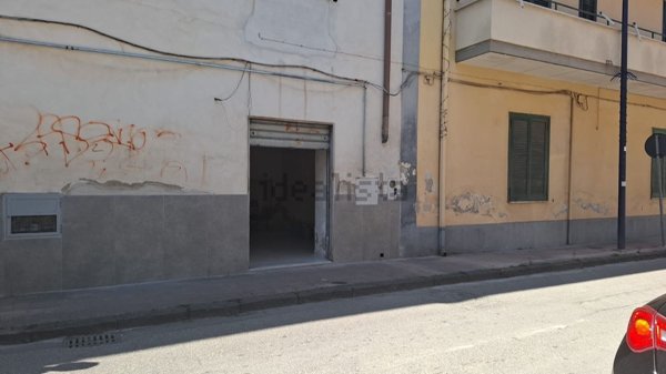 locale commerciale in affitto a Curti