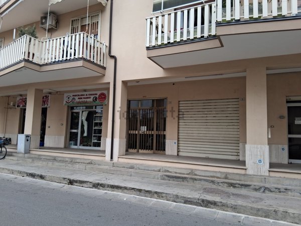 locale commerciale in affitto a Curti