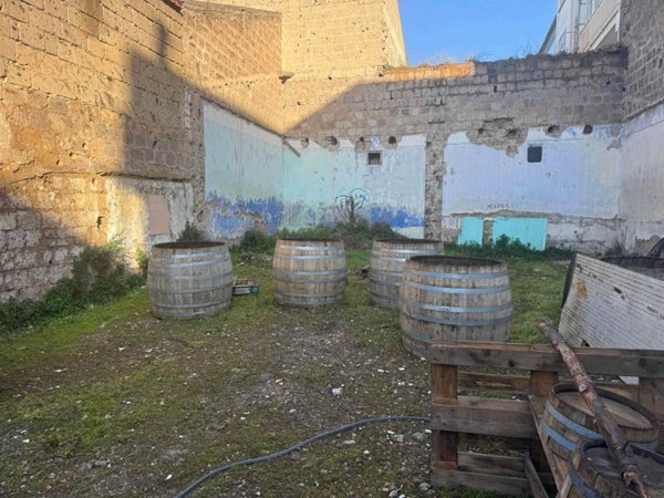 locale commerciale in affitto a Curti