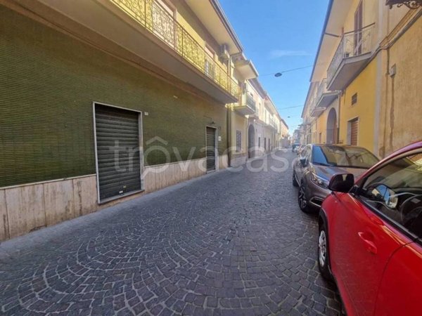 negozio in affitto a Curti