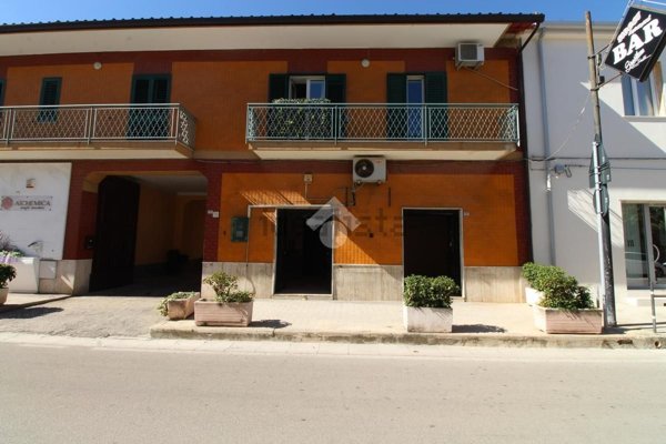 negozio in affitto a Curti