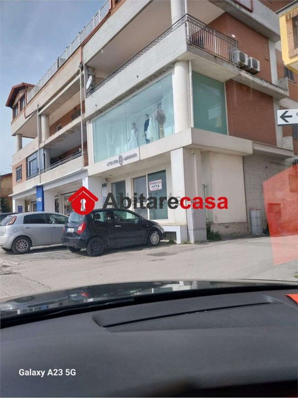 locale commerciale in affitto a Frignano