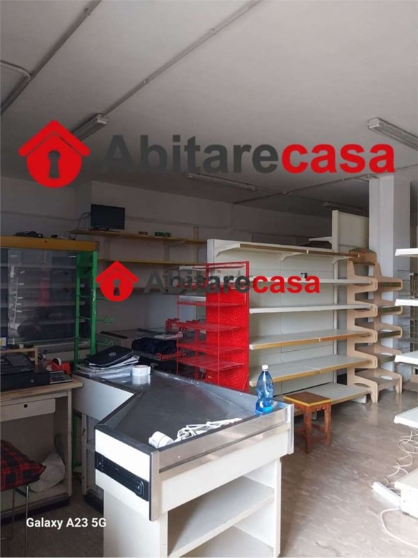 locale commerciale in affitto a Frignano