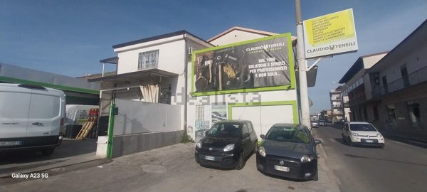 locale commerciale in affitto a Frignano