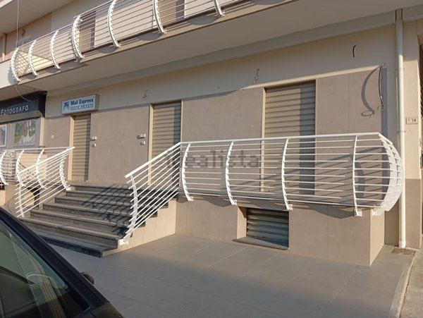 locale commerciale in affitto a Frignano