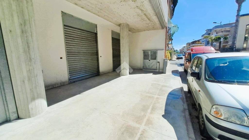 negozio in affitto a Gricignano di Aversa