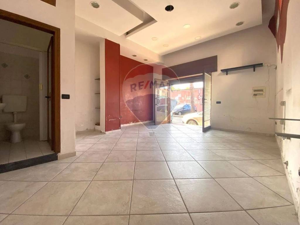 negozio in affitto a Gricignano di Aversa