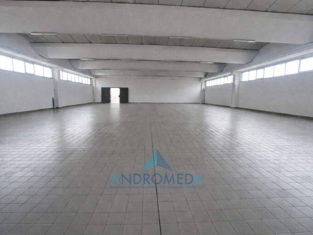 capannone in affitto a Gricignano di Aversa