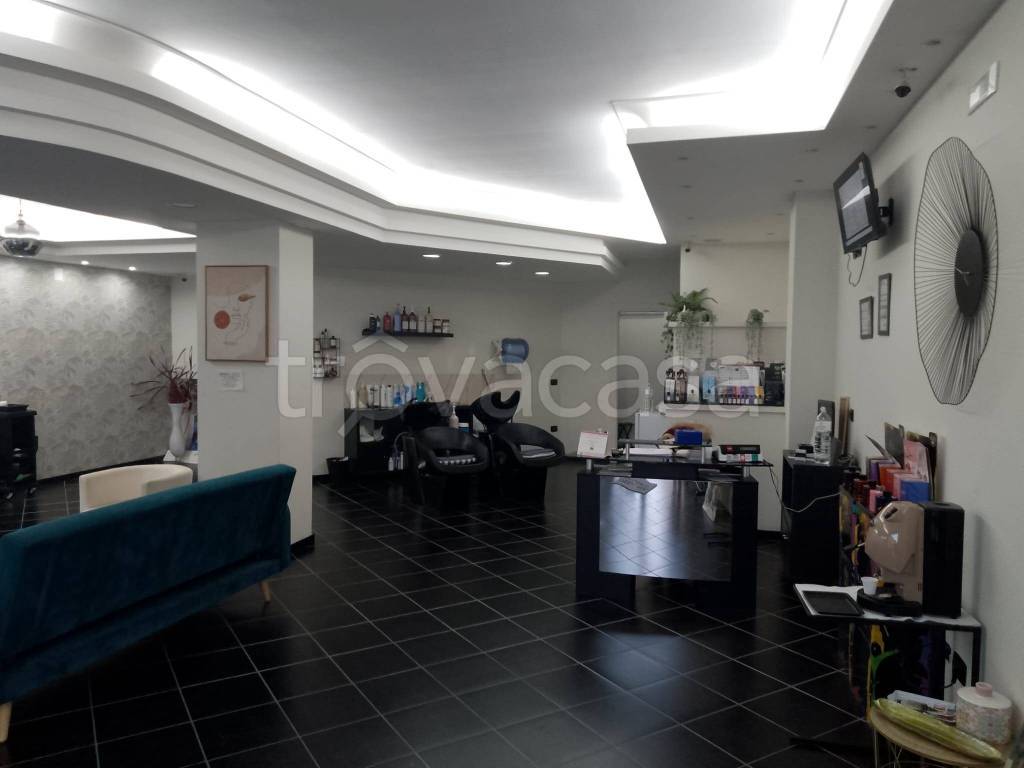 negozio in affitto a Gricignano di Aversa