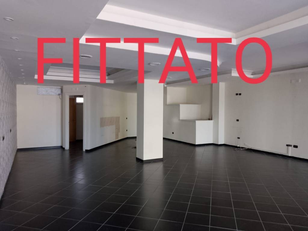 negozio in affitto a Gricignano di Aversa