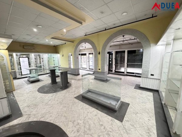 negozio in affitto a Gricignano di Aversa