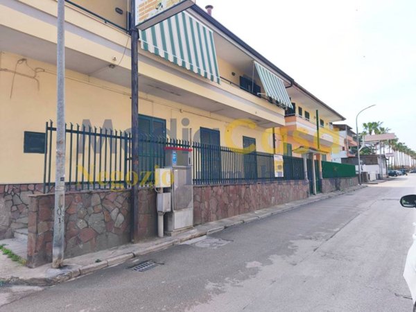 negozio in affitto a Gricignano di Aversa