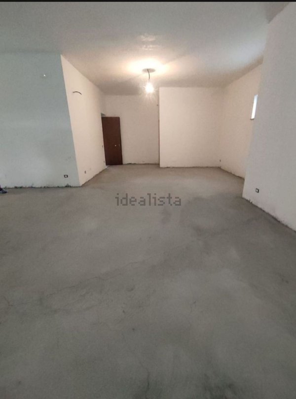 locale commerciale in affitto a Lusciano