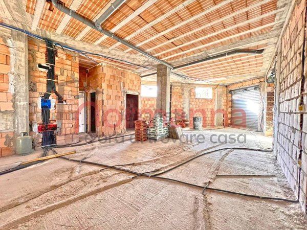 locale commerciale in affitto a Lusciano