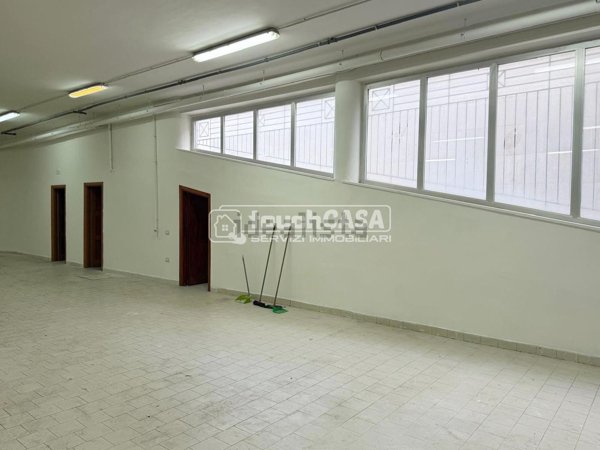 locale di sgombero in affitto a Lusciano