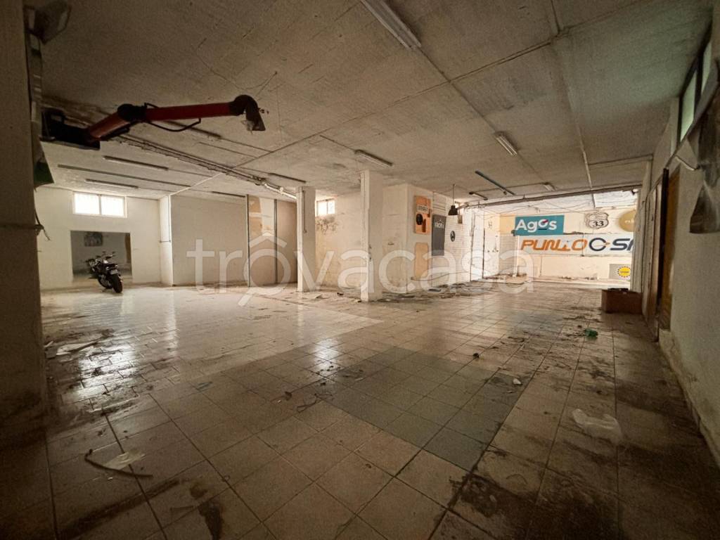 negozio in affitto a Lusciano