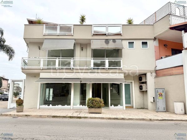 negozio in affitto a Lusciano