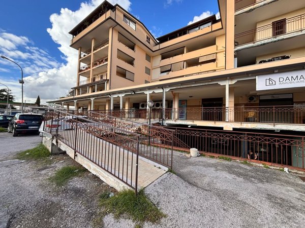 locale commerciale in affitto a Lusciano