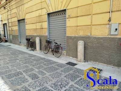 negozio in affitto a Macerata Campania