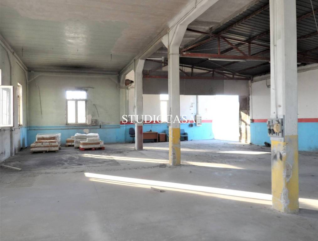 locale commerciale in affitto a Macerata Campania