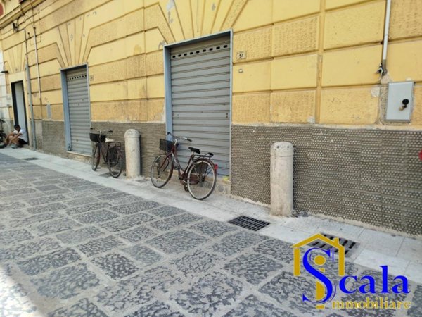 locale commerciale in affitto a Macerata Campania