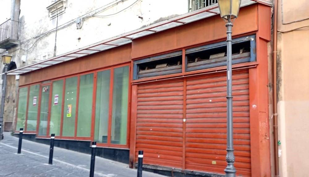 locale commerciale in affitto a Maddaloni
