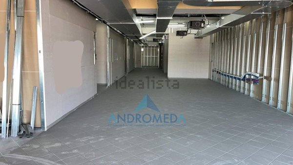 locale commerciale in affitto a Maddaloni