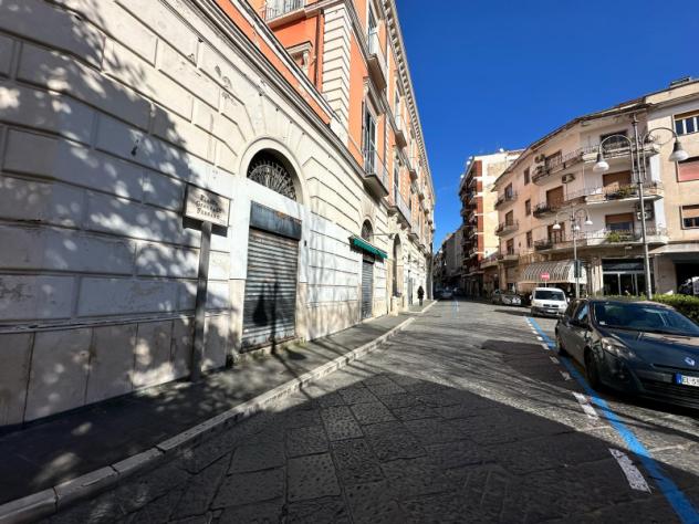 negozio in affitto a Maddaloni