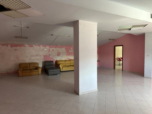 locale commerciale in affitto a Maddaloni