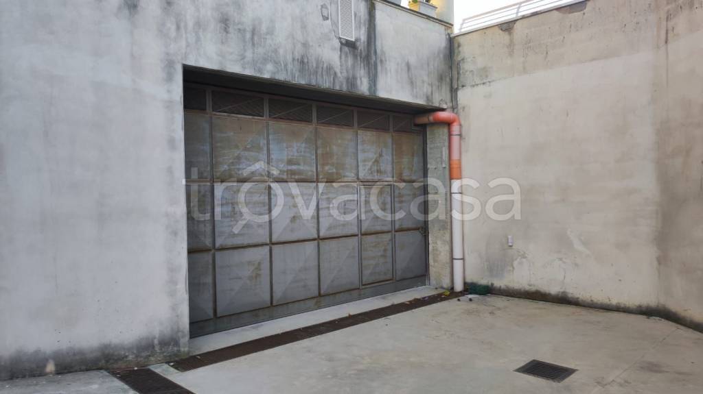 locale commerciale in affitto a Maddaloni