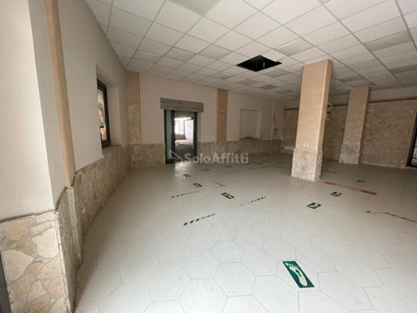 locale commerciale in affitto a Maddaloni