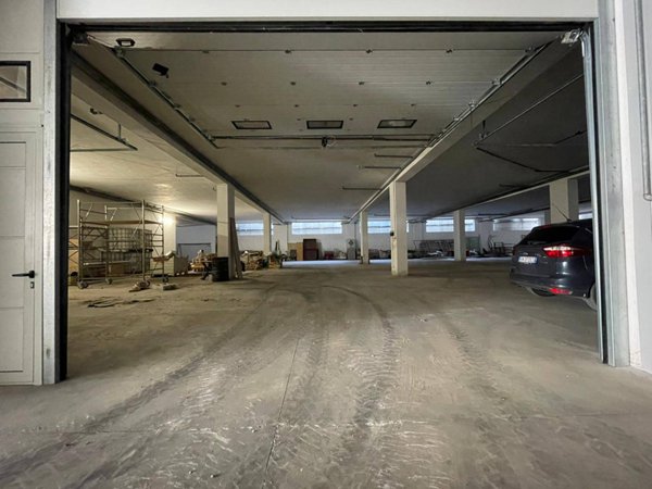 locale di sgombero in affitto a Maddaloni