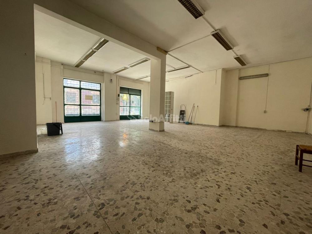 locale commerciale in affitto a Maddaloni