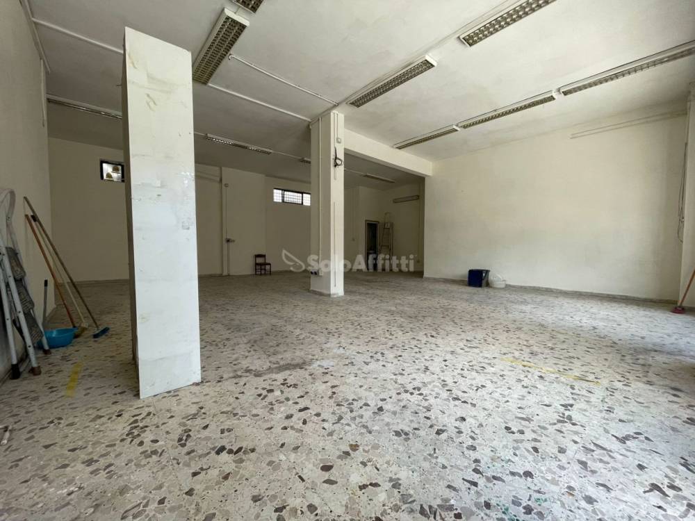 locale commerciale in affitto a Maddaloni