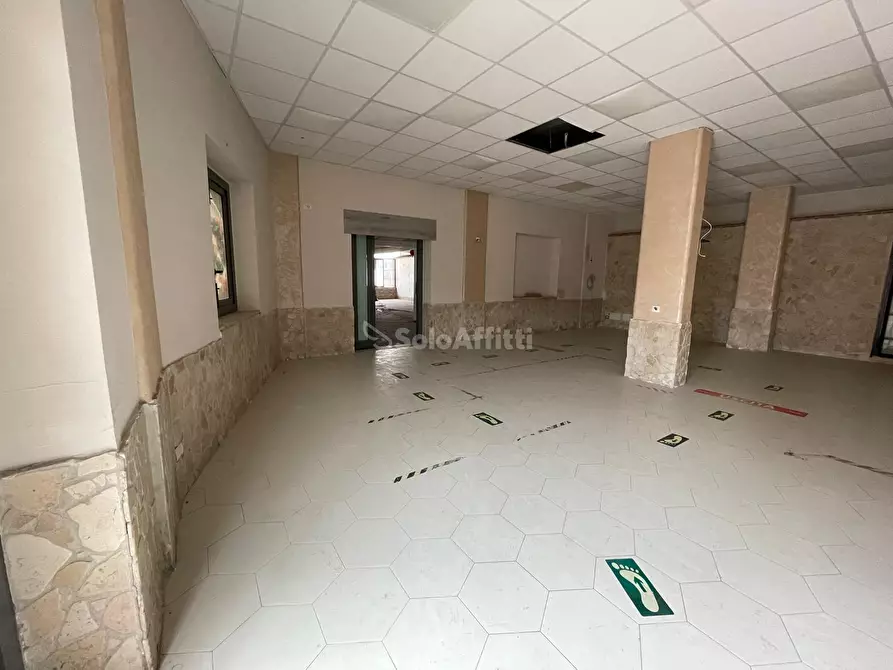 locale commerciale in affitto a Maddaloni