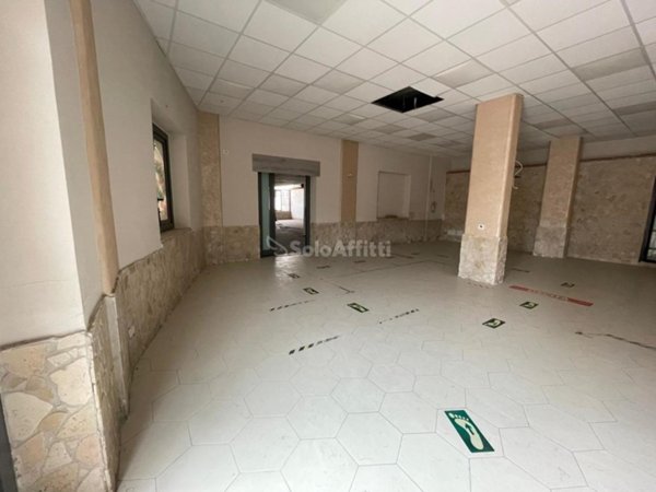 locale commerciale in affitto a Maddaloni