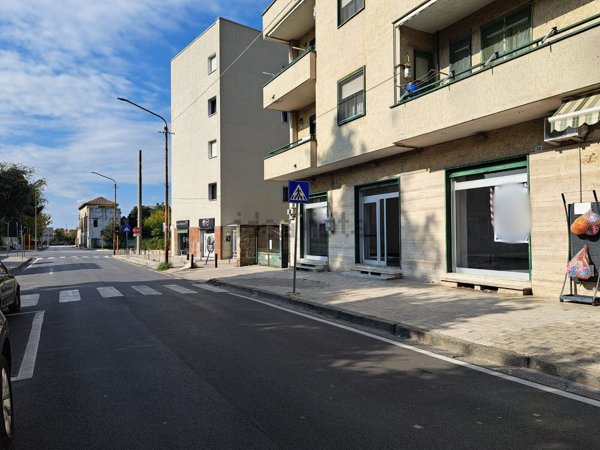 locale commerciale in affitto a Maddaloni