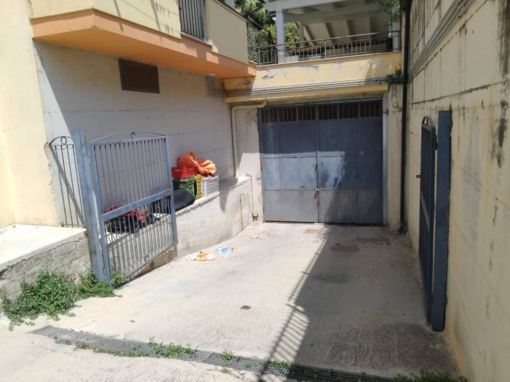 locale commerciale in affitto a Maddaloni