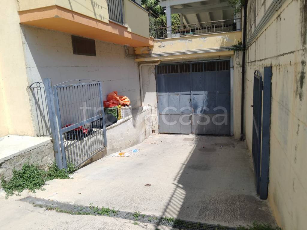 locale commerciale in affitto a Maddaloni