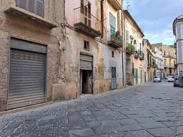 locale commerciale in affitto a Maddaloni