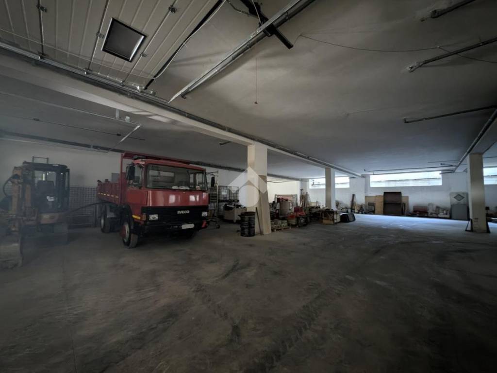 locale commerciale in affitto a Maddaloni