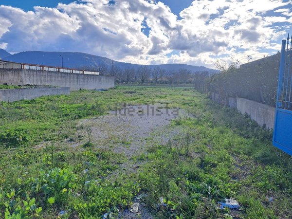 negozio in affitto a Maddaloni