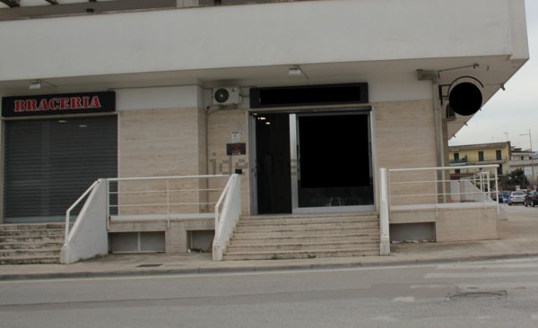 locale commerciale in affitto a Maddaloni