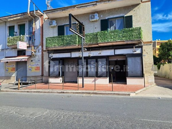 locale commerciale in affitto a Maddaloni