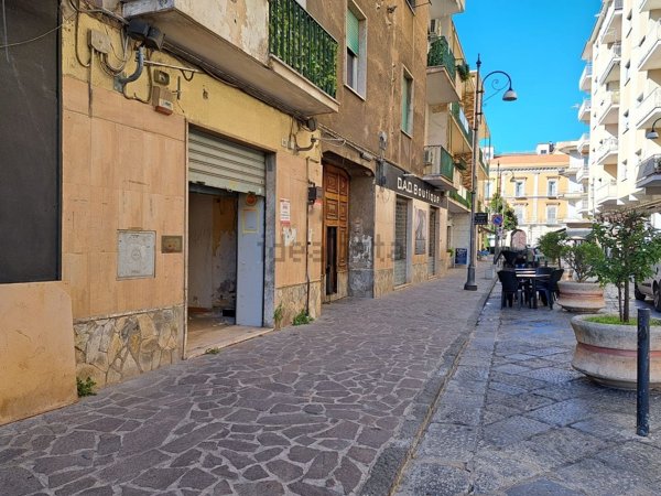 locale commerciale in affitto a Maddaloni