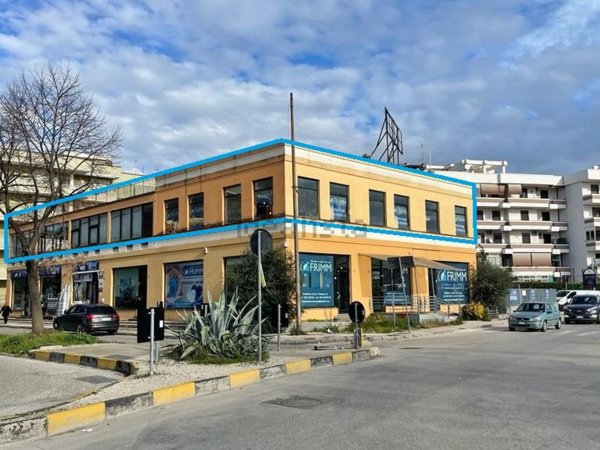 locale commerciale in affitto a Maddaloni