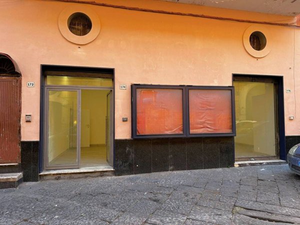 negozio in affitto a Maddaloni