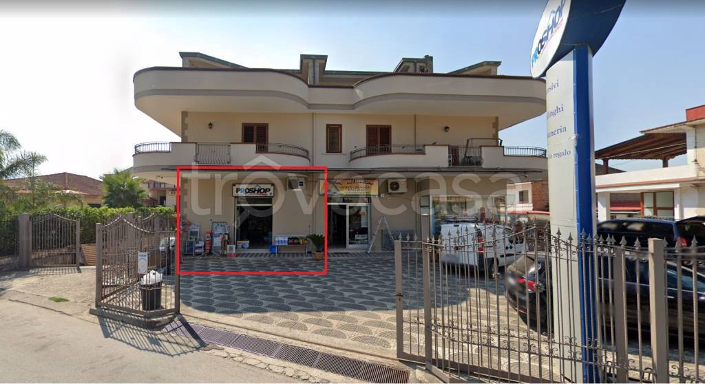 negozio in affitto a Maddaloni in zona Montedecoro