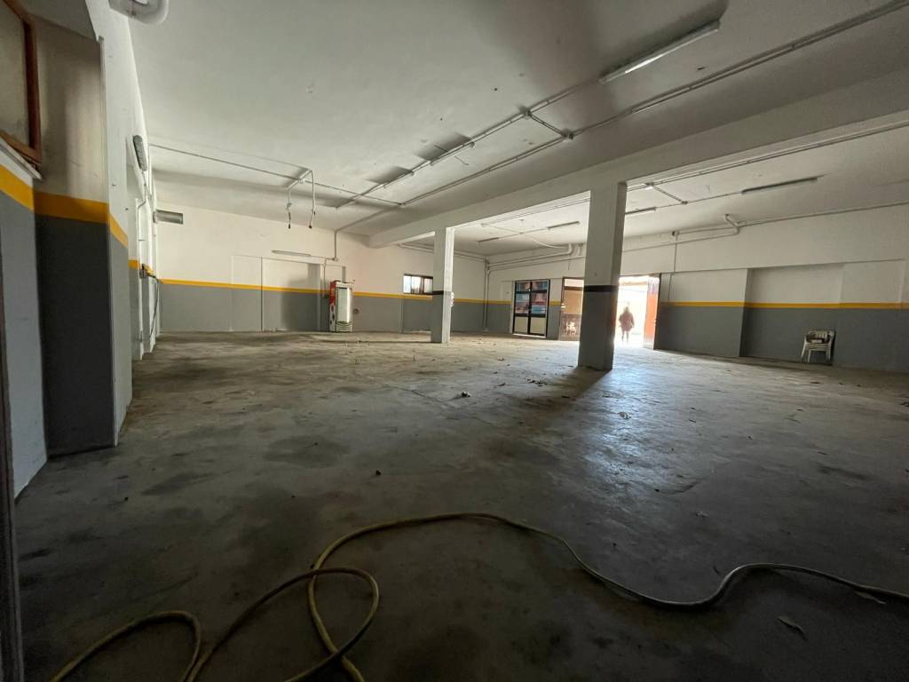 locale commerciale in affitto a Maddaloni in zona Montedecoro